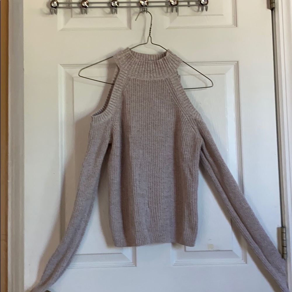Shoulder less sweater